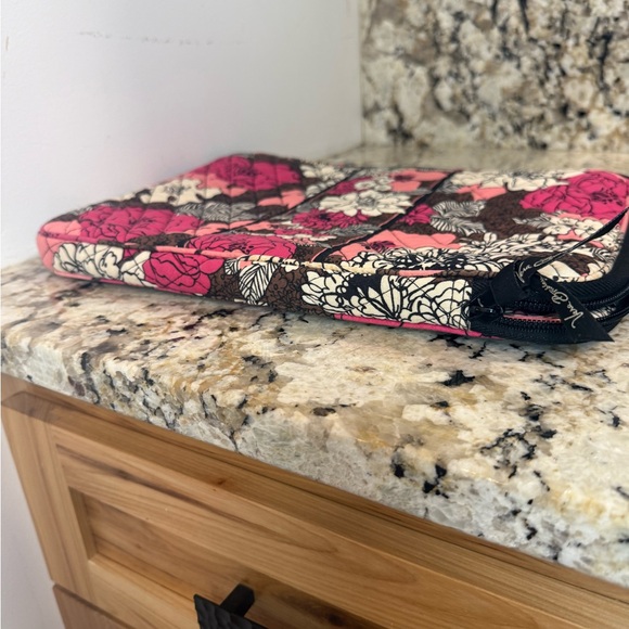 GUC Vera Bradley Pink and Brown Floral Laptop Case Quilted - Picture 4 of 10
